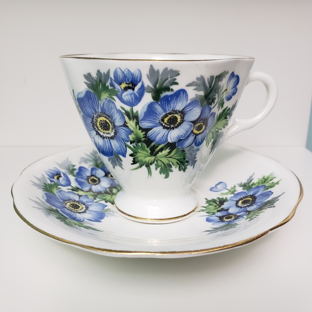 Vintage tea cup and saucer